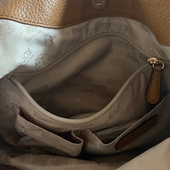 NWT Michael Kors Leather Purse. Gorgeous!!! - Picture 8 of 15